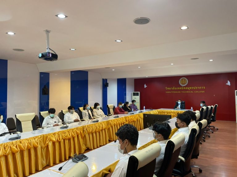 LINE_ALBUM_ปฐมนิเทศนักศึกษาระดับปริญญาตรี_220718_7