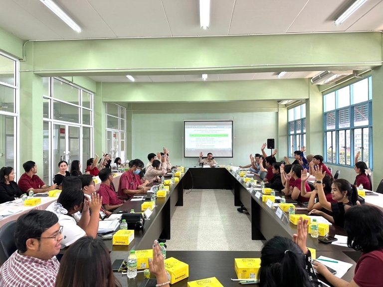 LINE_ALBUM_ประชุมหนังสือเรียนฟรีและประชุมแผนการ_241002_43